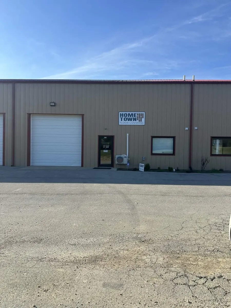 Hometown Floor Covering storefront in Shelbyville, Kentucky